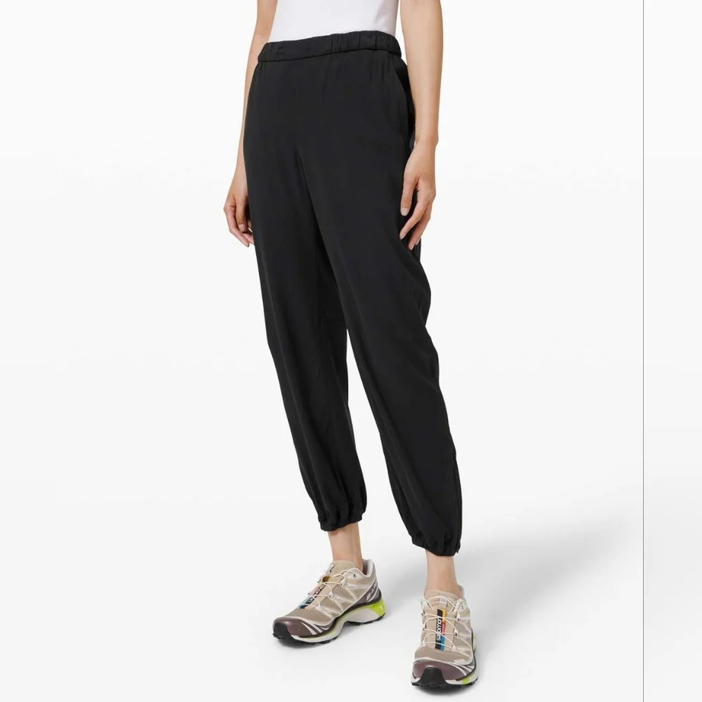 Lululemon Essential Affinity Mid Rise Jogger Black (First Release)